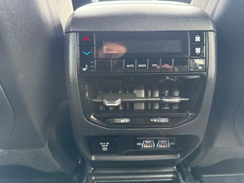 Used 2023 Jeep Grand Cherokee L Limited w/ Luxury Tech Group II image 16