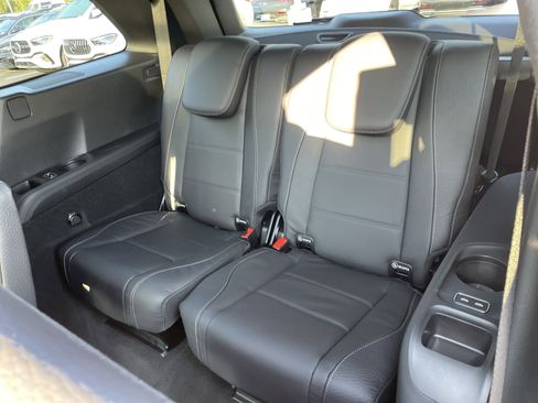 New 2026 Mercedes-Benz GLS 450 4MATIC image 40