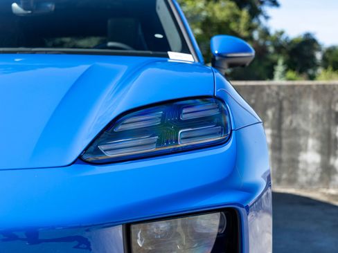 New 2026 Porsche Macan 4 Electric AWD/4WD image 17