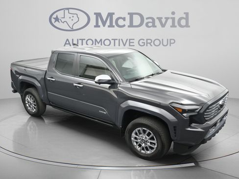 Used 2025 Toyota Tacoma Limited AWD/4WD image 33