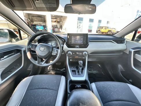 Used 2020 Toyota RAV4 XLE image 22