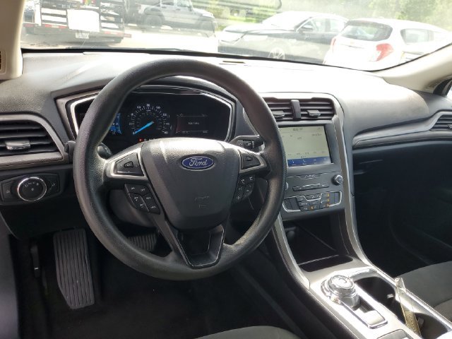 Used 2020 Ford Fusion SE FWD image 13