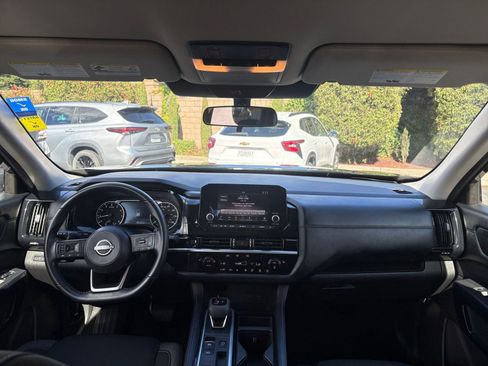Used 2025 Nissan Pathfinder SV FWD image 36