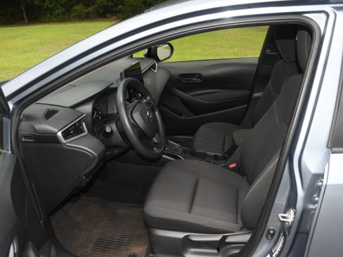 Used 2025 Toyota Corolla LE FWD image 7