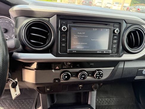Used 2017 Toyota Tacoma SR5 w/ Tow Package RWD image 18