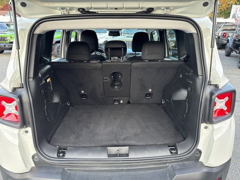 Used 2022 Jeep Renegade Latitude w/ Convenience Group image 37