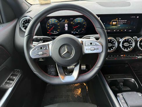 Used 2022 Mercedes-Benz GLA 250 4MATIC image 18