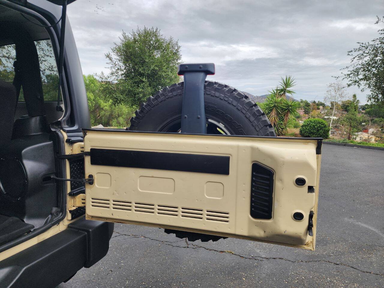 Used 2011 Jeep Wrangler Sahara w/ Dual Top Group AWD/4WD image 35