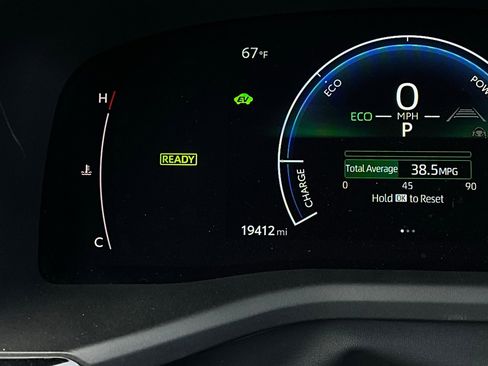 Used 2025 Toyota Camry SE image 38