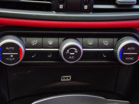 Used 2019 Alfa Romeo Giulia AWD image 27