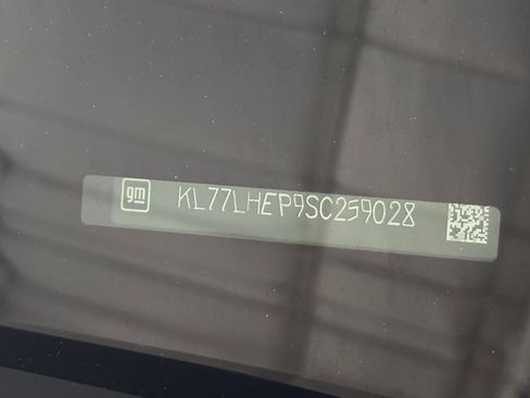 Used 2025 Chevrolet Trax LT FWD image 24
