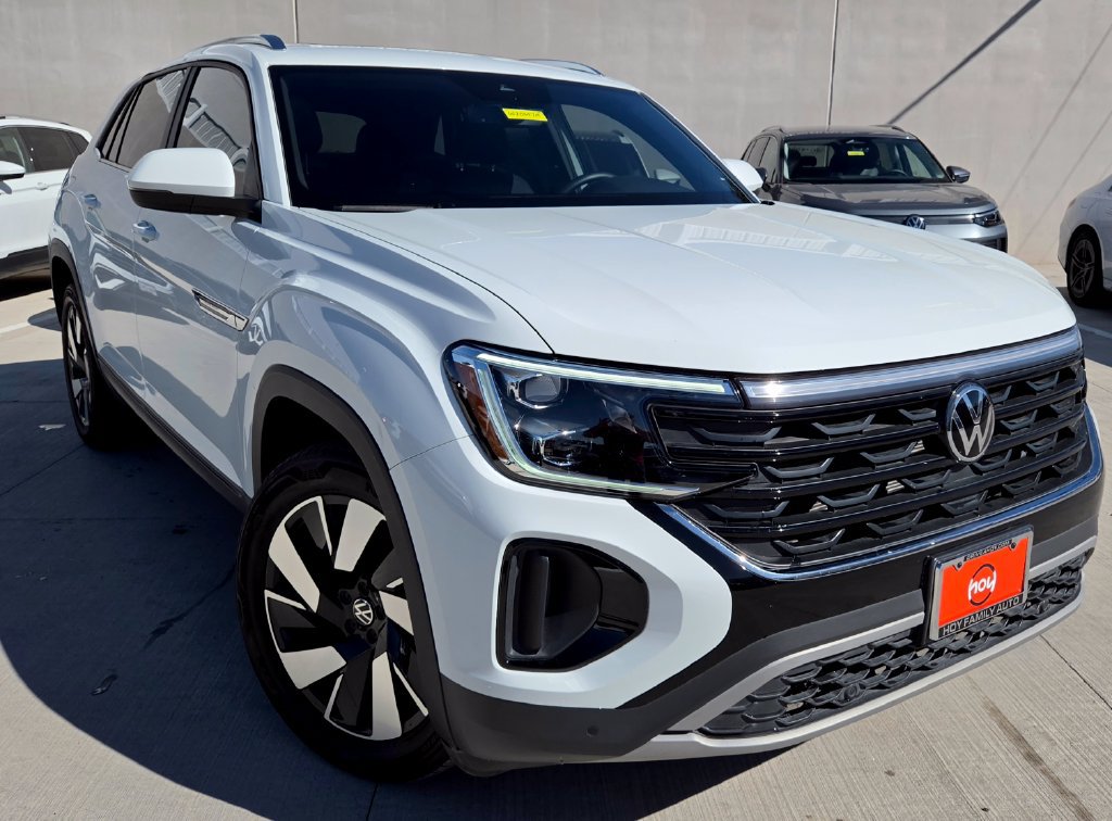Used 2024 Volkswagen Atlas Cross Sport SE w/ Panoramic Sunroof Package FWD image 1