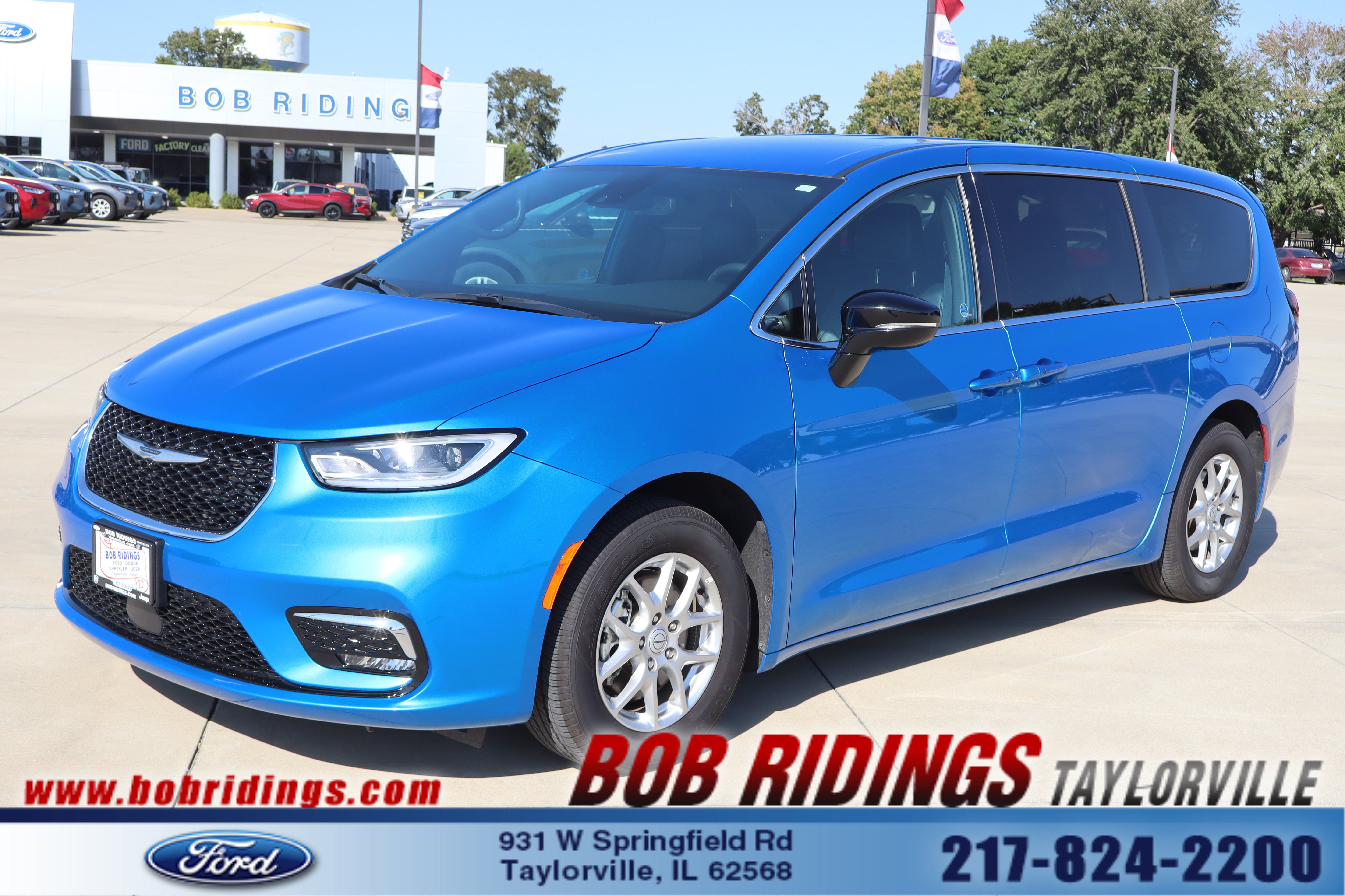 Used 2026 Chrysler Pacifica Select FWD image 1