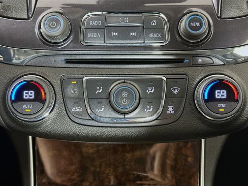 Used 2014 Chevrolet Impala LT image 24