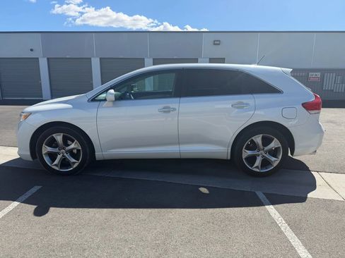 Used 2011 Toyota Venza w/ Premium Pkg #2 image 2