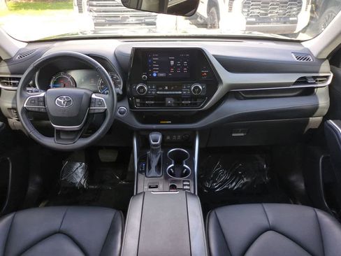 Certified 2023 Toyota Highlander XLE AWD/4WD image 15