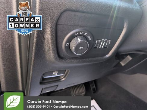 Used 2025 Jeep Grand Cherokee Limited w/ Black Appearance Package AWD/4WD image 13