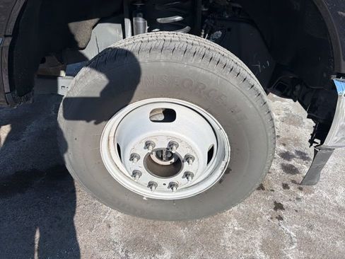 Used 2025 Ford F350 XLT image 3