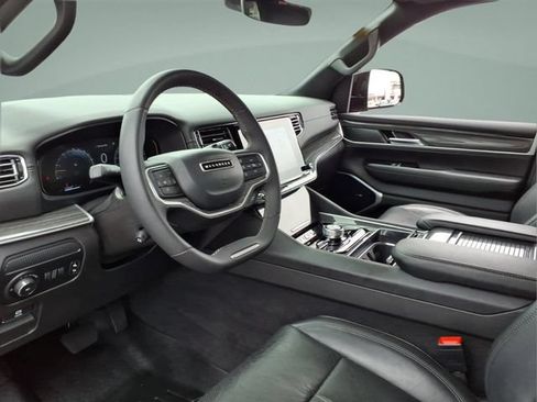 Used 2022 Jeep Wagoneer Series II AWD/4WD image 12