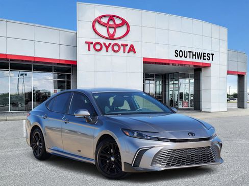 Used 2025 Toyota Camry SE w/ Multimedia Upgrade Package image 1