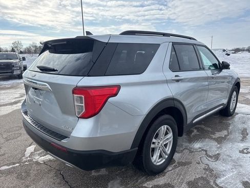 Used 2023 Ford Explorer XLT w/ Equipment Group 202A image 5