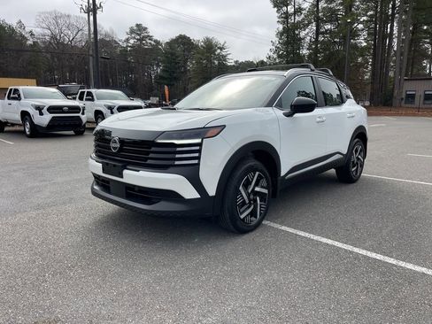 New 2026 Nissan Kicks SV w/ SV Premium Package image 2