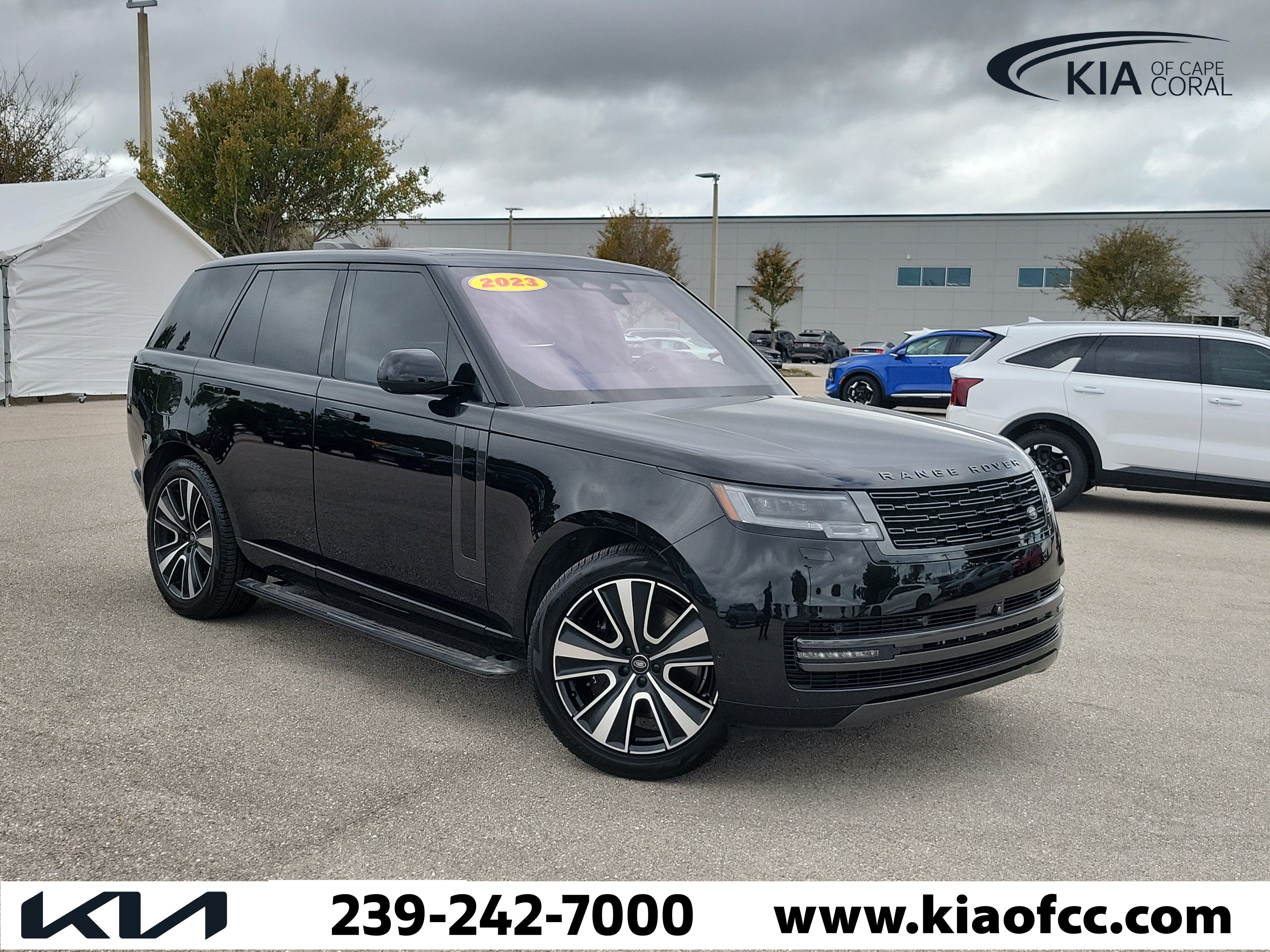 Used 2023 Land Rover Range Rover SE AWD/4WD image 1