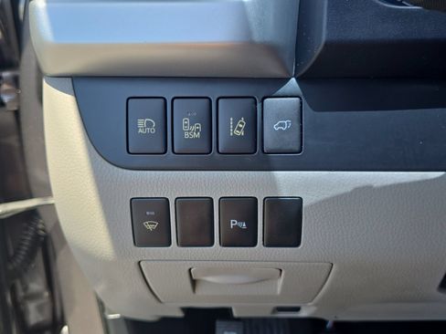 Used 2014 Toyota Highlander Limited w/ Driver Technology Package FWD image 22