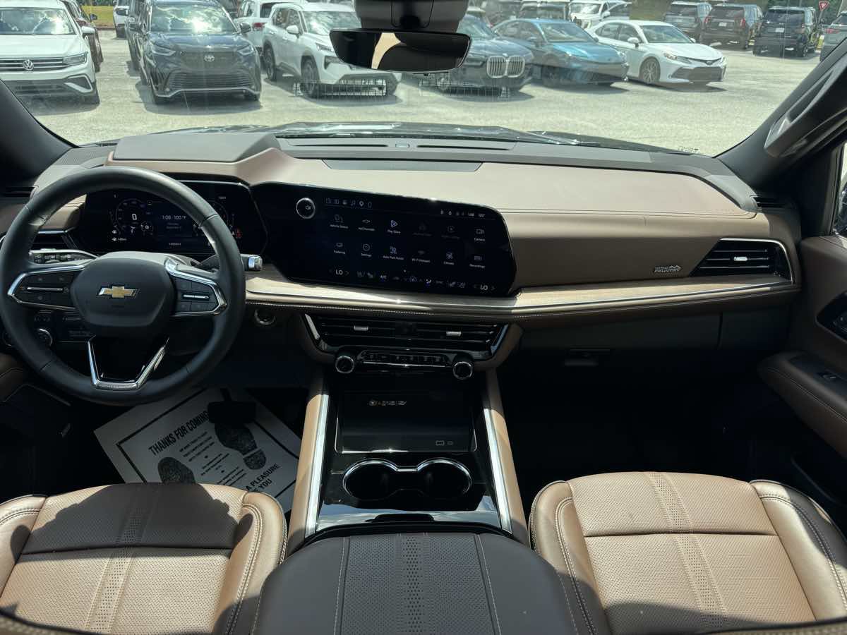 Used 2026 Chevrolet Suburban High Country RWD image 16