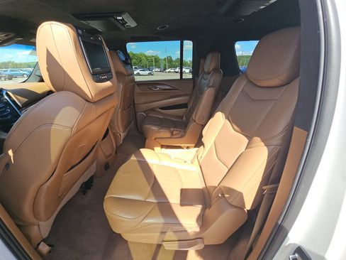 Used 2017 Cadillac Escalade ESV Platinum AWD/4WD image 5