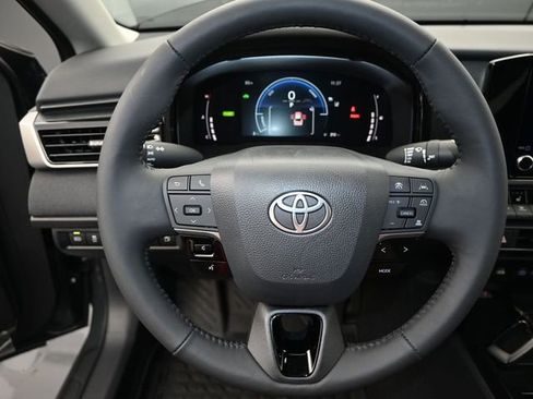 Used 2025 Toyota Camry LE w/ Convenience Package FWD image 5