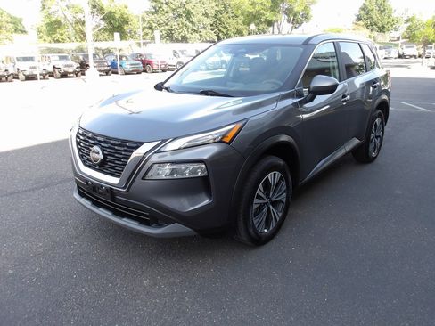 Used 2023 Nissan Rogue SV image 4