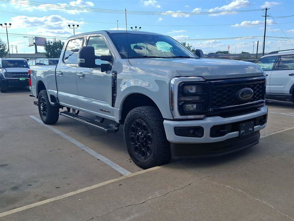 Used 2025 Ford F250 XLT w/ Black Appearance Package AWD/4WD image 6