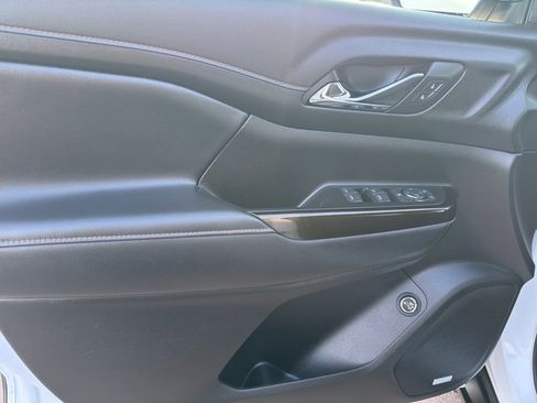 Used 2023 GMC Acadia AT4 image 13