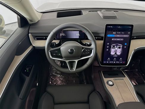 New 2025 Volvo EX90 Plus w/ Protection Package Premier image 23