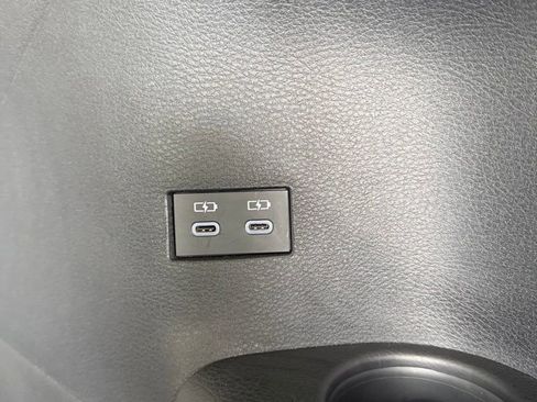 Used 2025 Toyota Sienna LE image 36