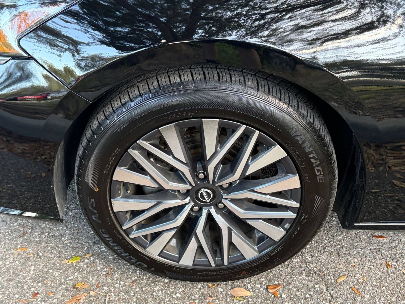 Used 2025 Nissan Altima 2.5 SV FWD image 29