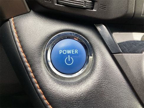 Used 2017 Toyota RAV4 SE image 19