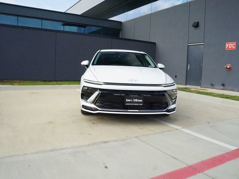 New 2026 Hyundai Sonata SEL FWD image 2
