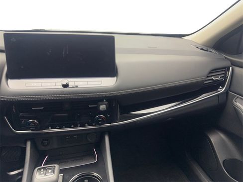 Used 2024 Nissan Rogue SL image 54