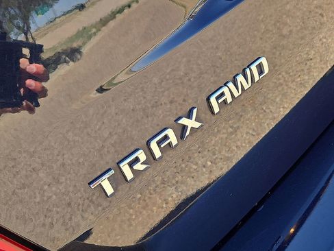 Used 2021 Chevrolet Trax LT w/ LT Convenience Package image 11