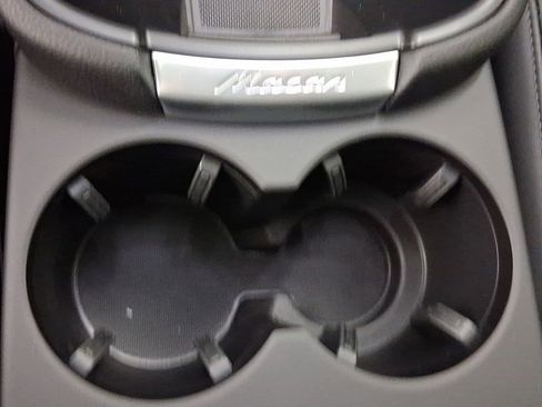 Used 2025 Porsche Macan image 32