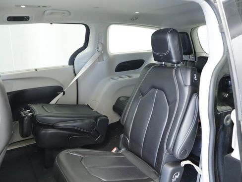 Certified 2023 Chrysler Pacifica Touring-L FWD image 20
