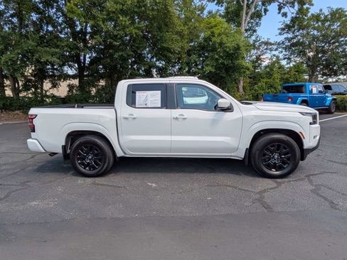 Used 2024 Nissan Frontier SV w/ SV Convenience Package RWD image 3