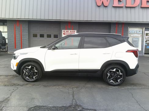 Used 2025 Kia Seltos S image 2