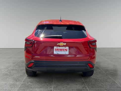 New 2026 Chevrolet Trax LS w/ LS Convenience Package FWD image 2