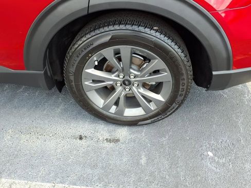 Used 2021 Ford Explorer XLT w/ Equipment Group 202A image 7