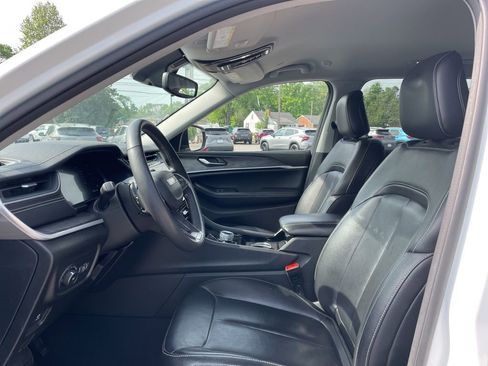 Used 2023 Jeep Grand Cherokee L Limited AWD/4WD image 10