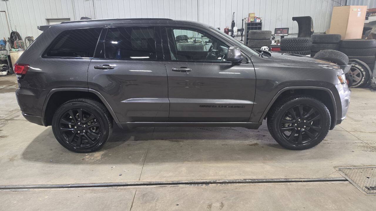 Used 2018 Jeep Grand Cherokee Altitude AWD/4WD image 8