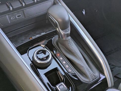 Used 2025 Chevrolet Colorado ZR2 w/ Midnight Edition image 12